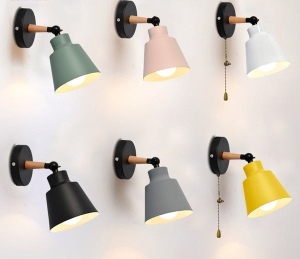 Moderne Wandlampe mit verstellbaren Schirm